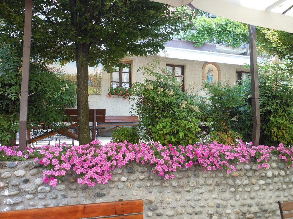 Agriturismo Cassinazza Orsenigo Buitenkant foto