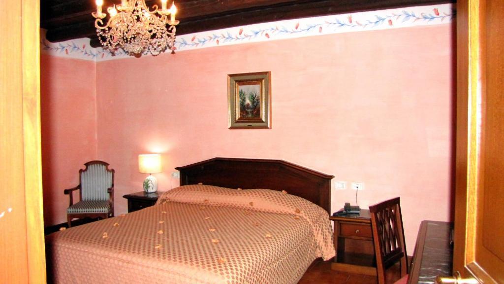Agriturismo Cassinazza Orsenigo Kamer foto