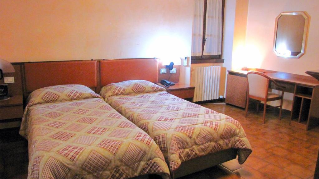Agriturismo Cassinazza Orsenigo Kamer foto
